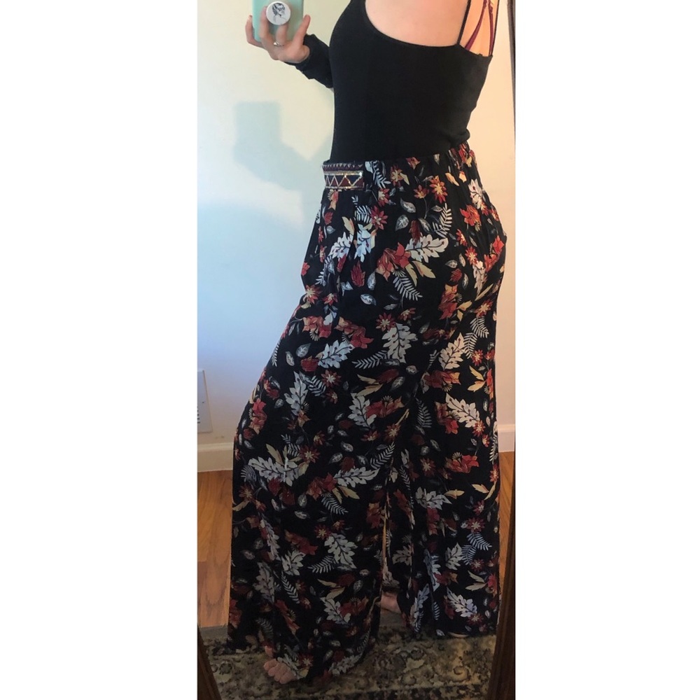 Jaase high/mid waisted wide leg floral pants. M.